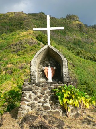 45- Une croix domine le village 